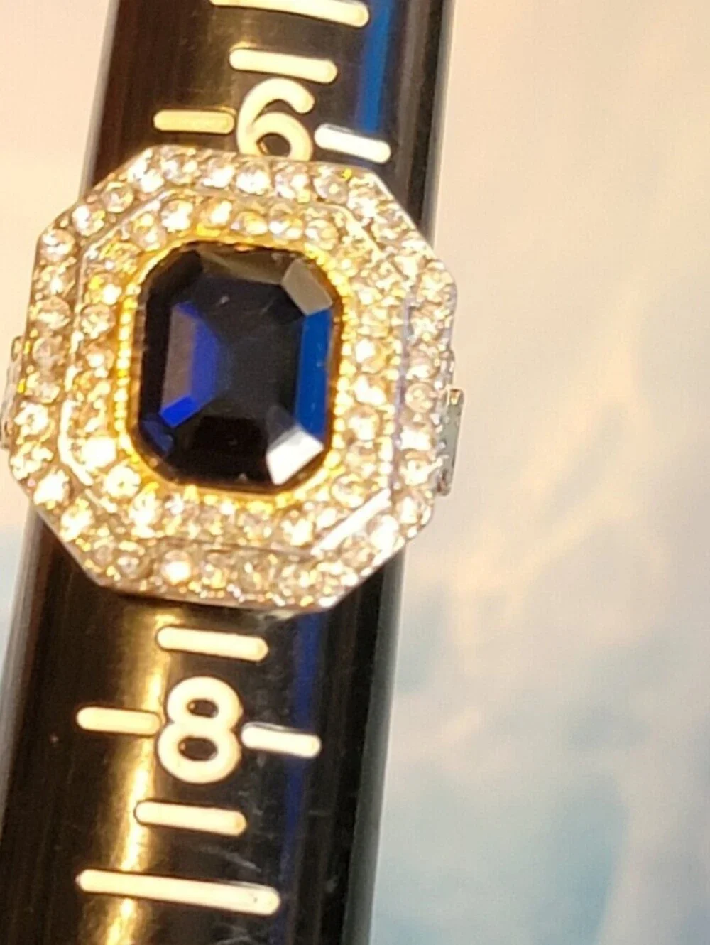 Blue Rhinestone Ring Size 7 Victorian Style Glass Fashion Ring   r-59